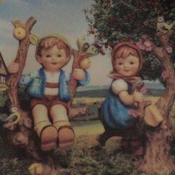 M.I. Hummel 8” Decorative Plate “Apple Tree Boy and Girl” - Picture 8 of 10